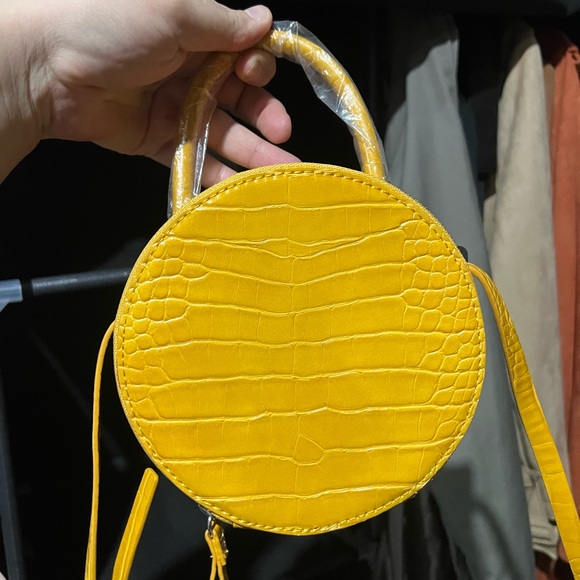 ZARA CIRCULAR YELLOW CROCODILE PURSE - Picture 2 of 5